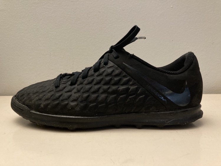 Nike soccer Hypervenom Turf (size 4.5Y)