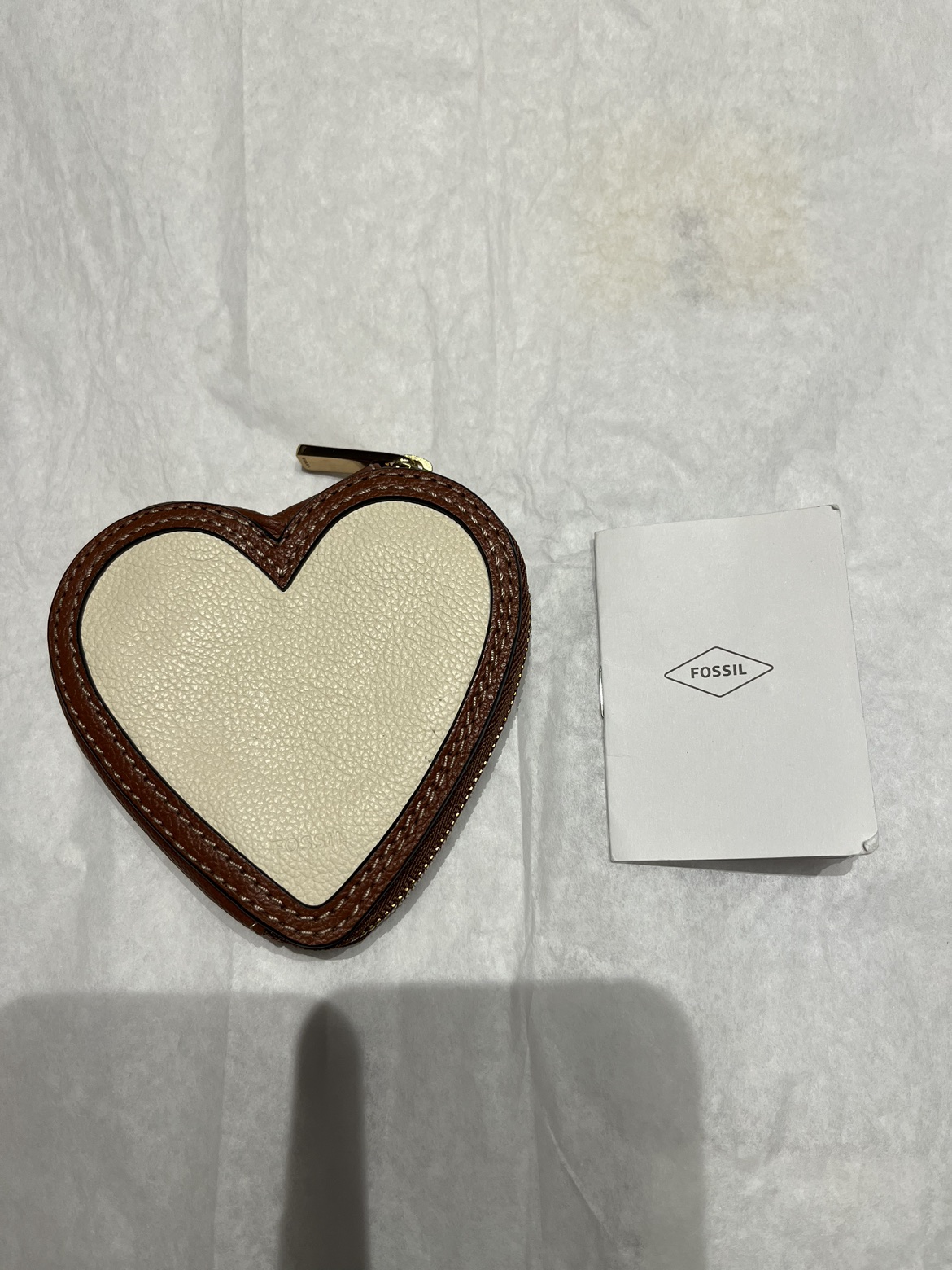 Fossil leather wallet image indicator(2)