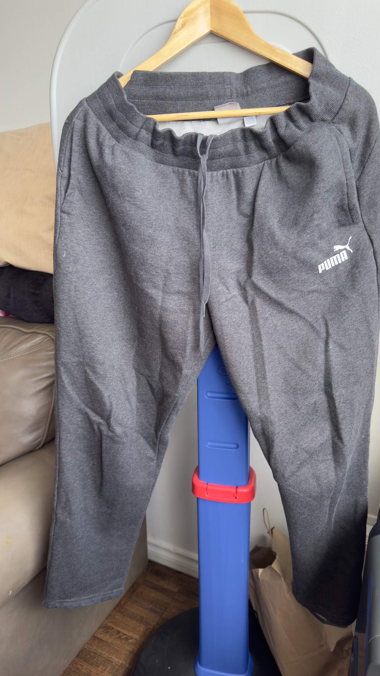 Puma sweatpants moving sell image indicator(3)