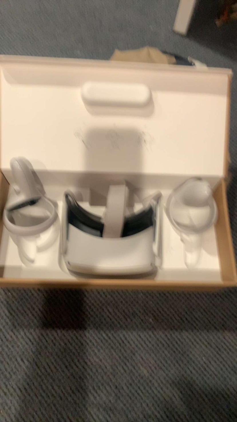Meta quest VR Headset - photo 3