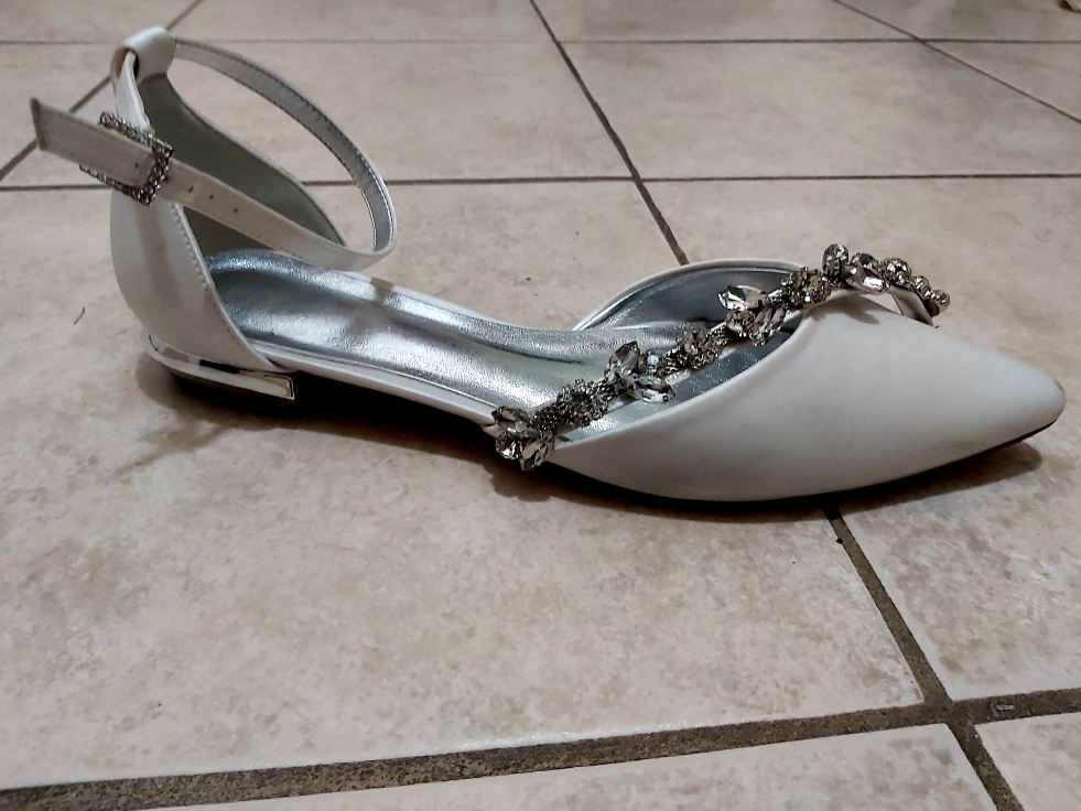 plus size wedding dress and accessories and shoes - photo 3