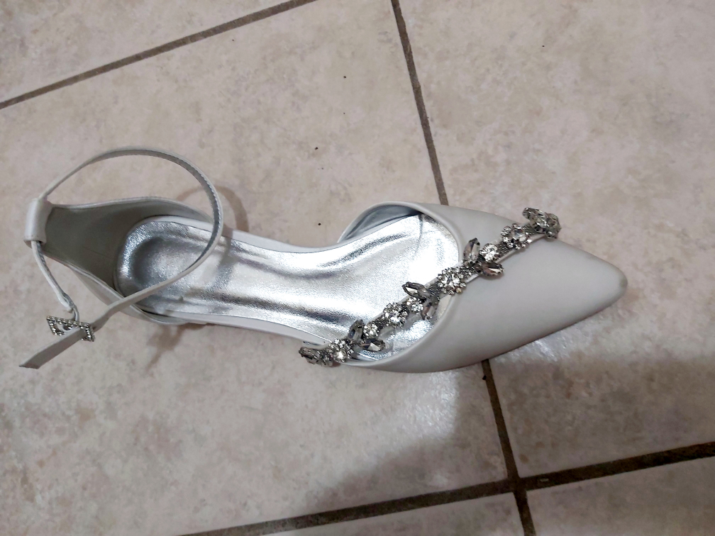 plus size wedding dress and accessories and shoes - photo 4