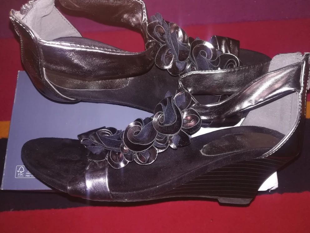 Worn once Women's Patrizia by Spring Step sandals , size 8.5 image indicator(2)