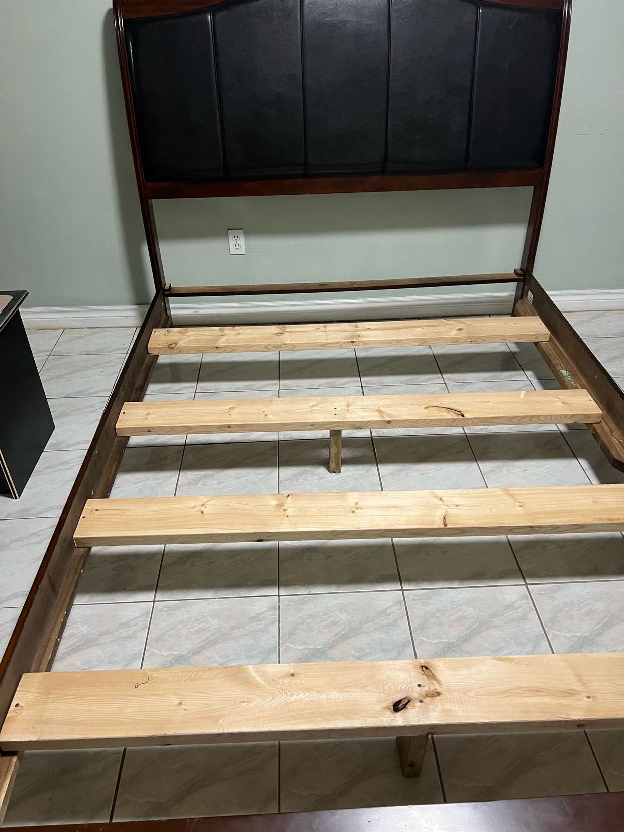 Queen size bed - photo 3