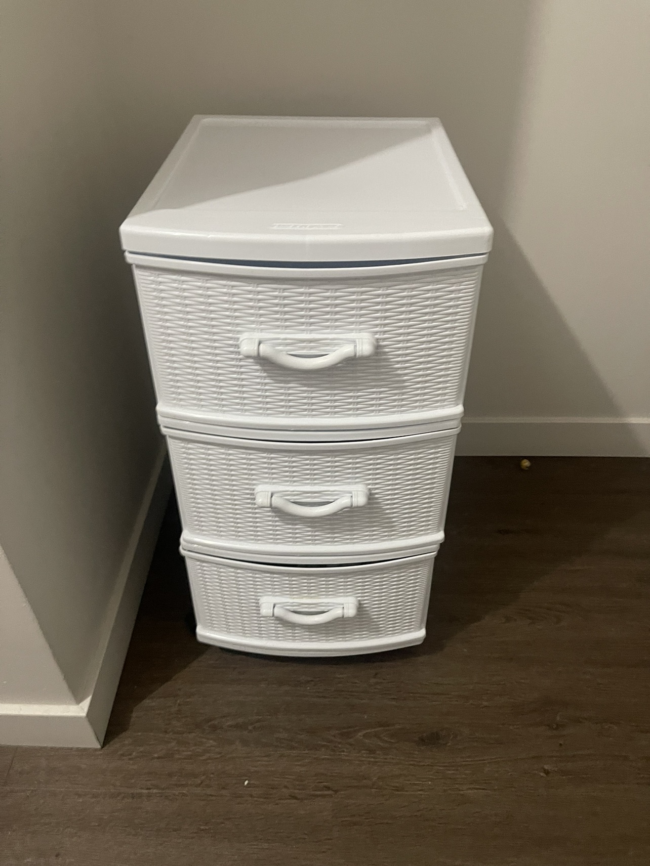 Plastic dresser