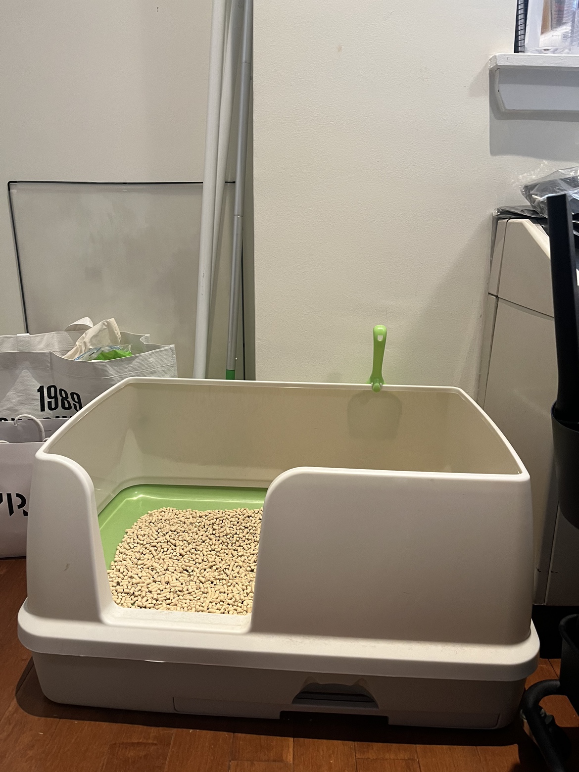 Cat litter box, purina XL