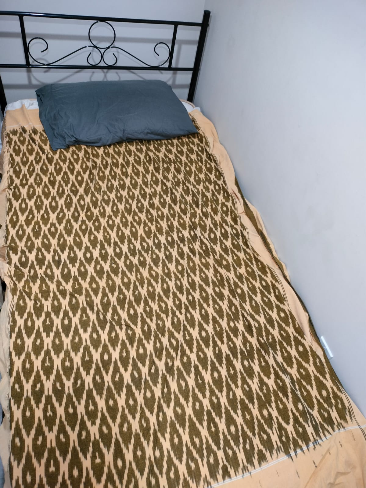 Metal Bedframe,Mattress and Table(3Items) - photo 3