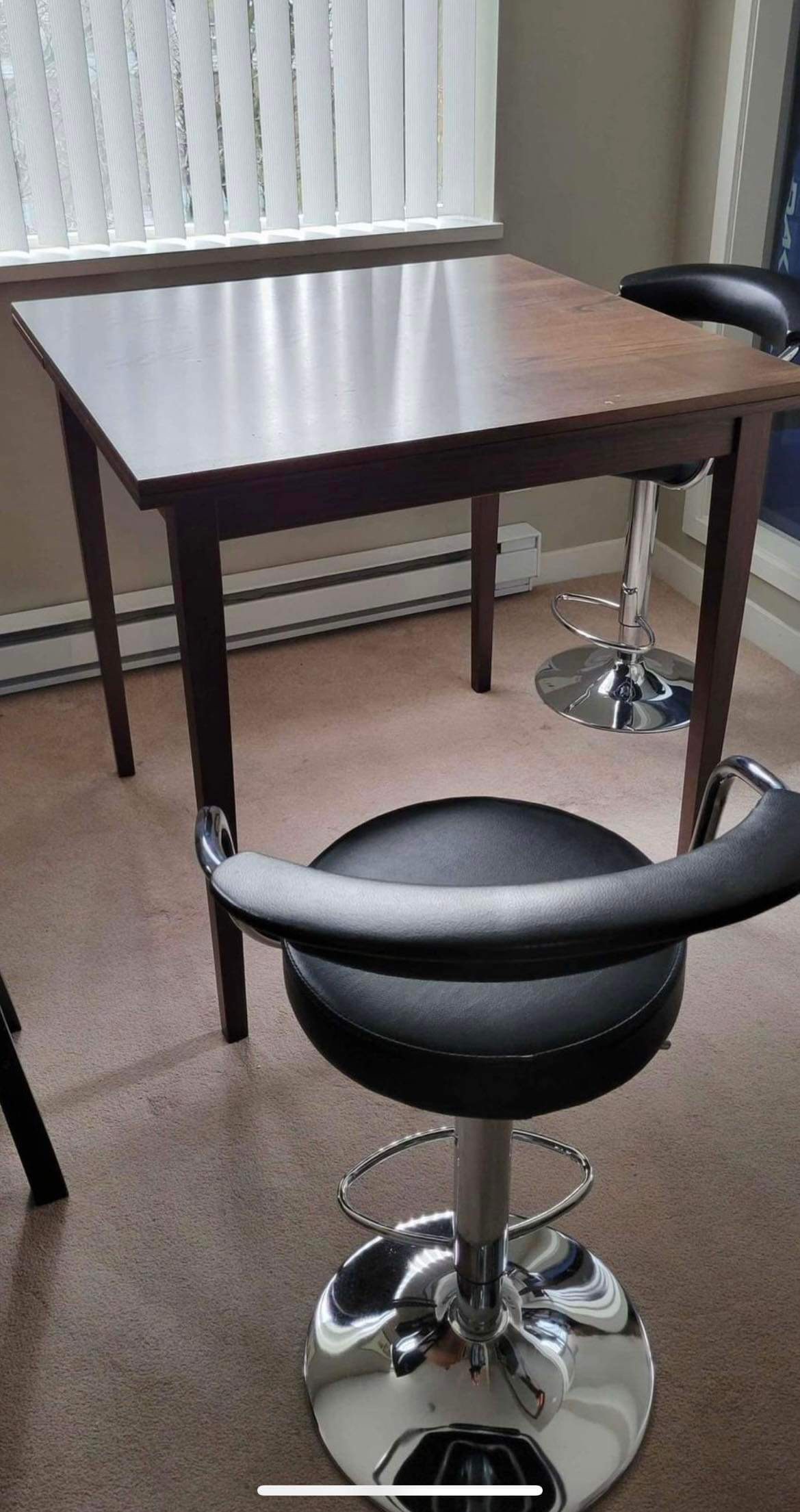 Dining table (high and can be extended) + 2 stools