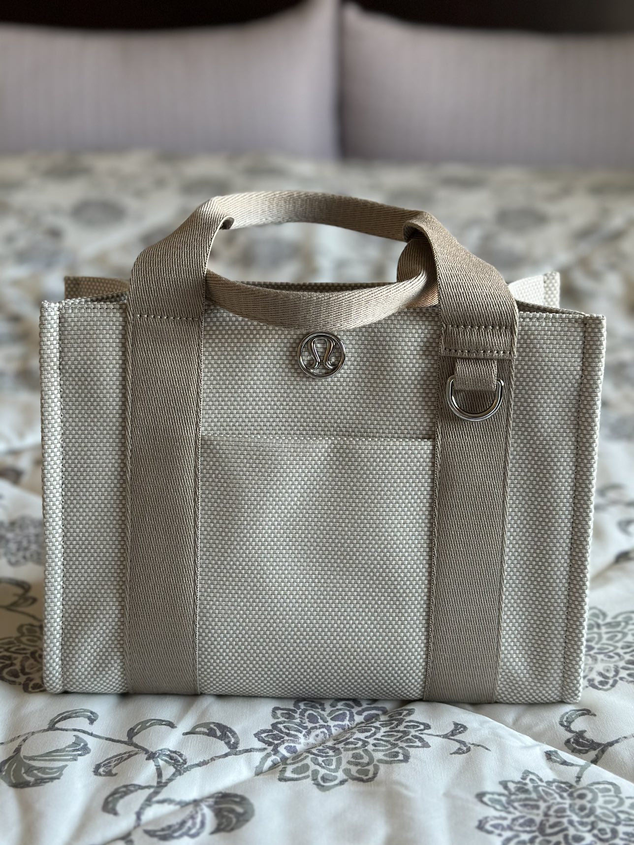 Lululemon tote bag
