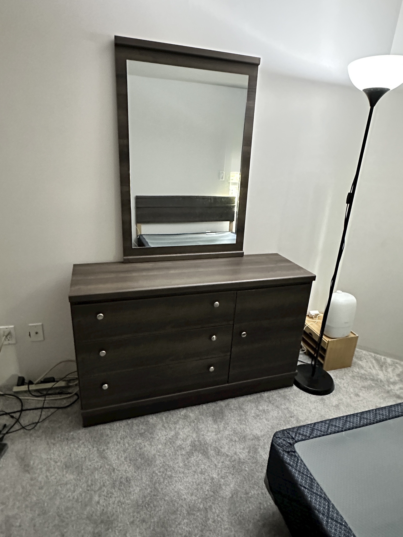 Beautiful Queen-Size Bedroom Set - Excellent Condition - photo 5