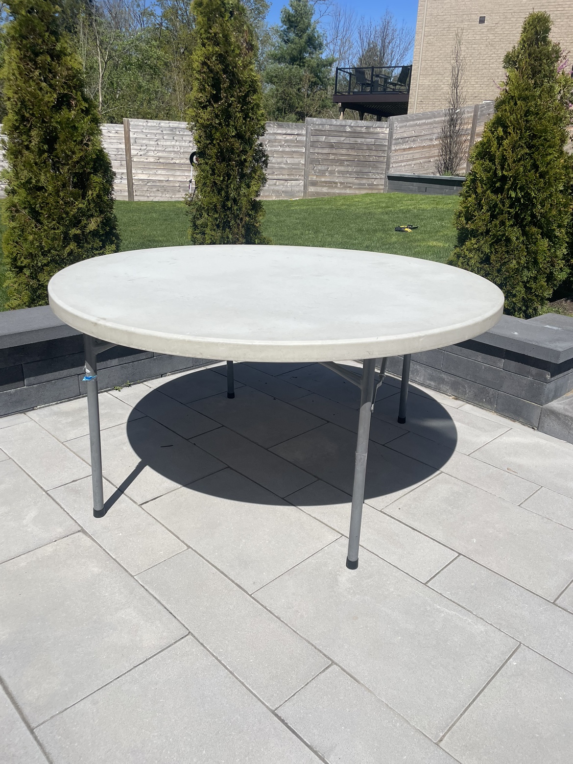 Extra large round folding table thumbnail