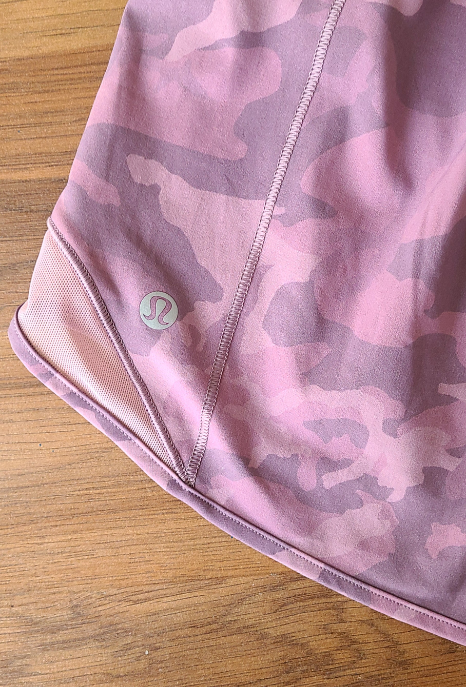 Lululemon Hotty Hot 4" shorts pink incognito size 8 - photo 3