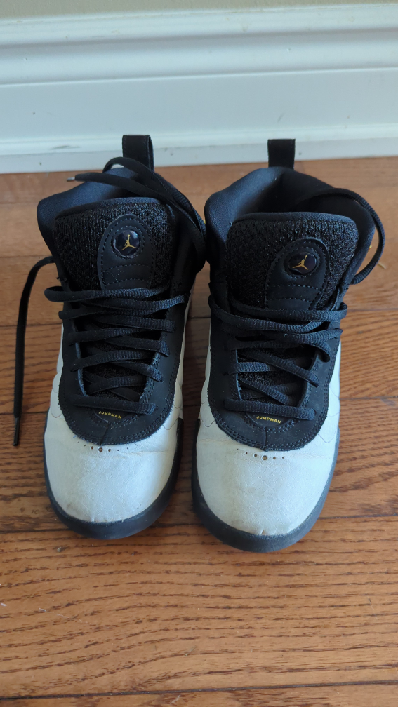 Air Jordan Black and white Retro original kids Y3 image indicator(4)
