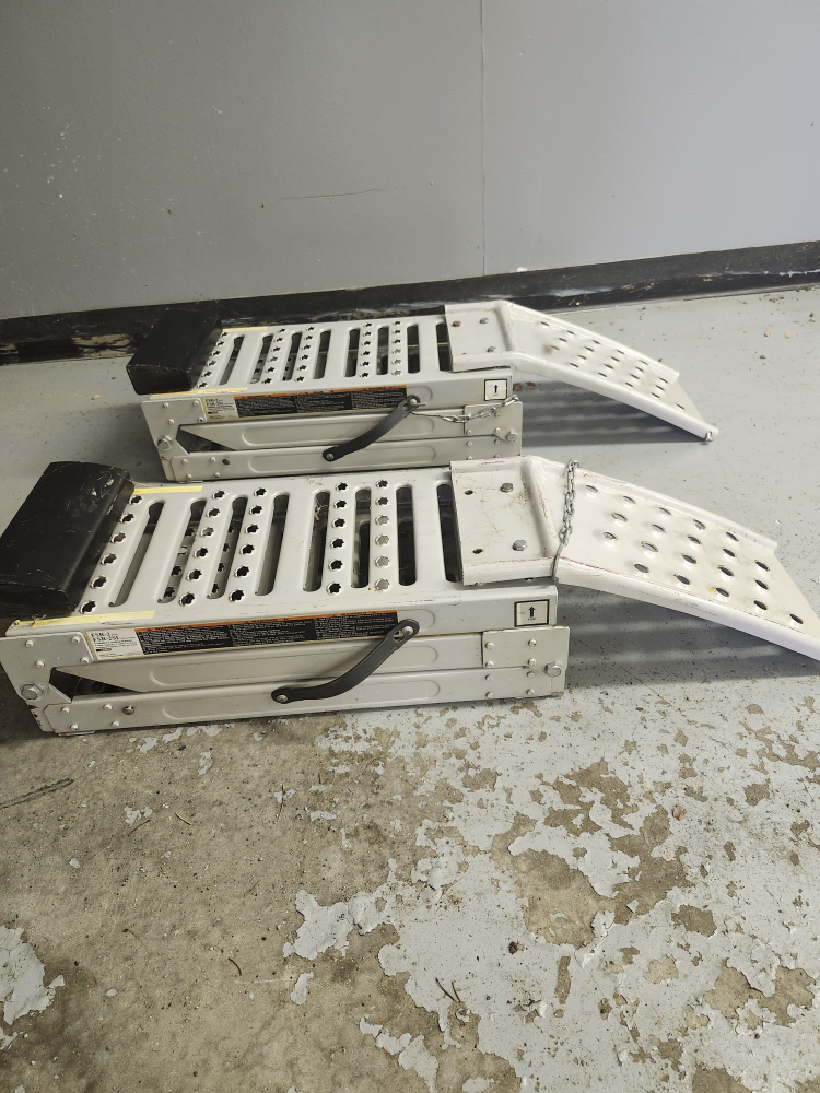 Foldable Loading Ramps Pair - photo 2