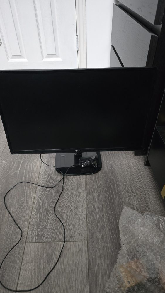 LG Monitor 24"