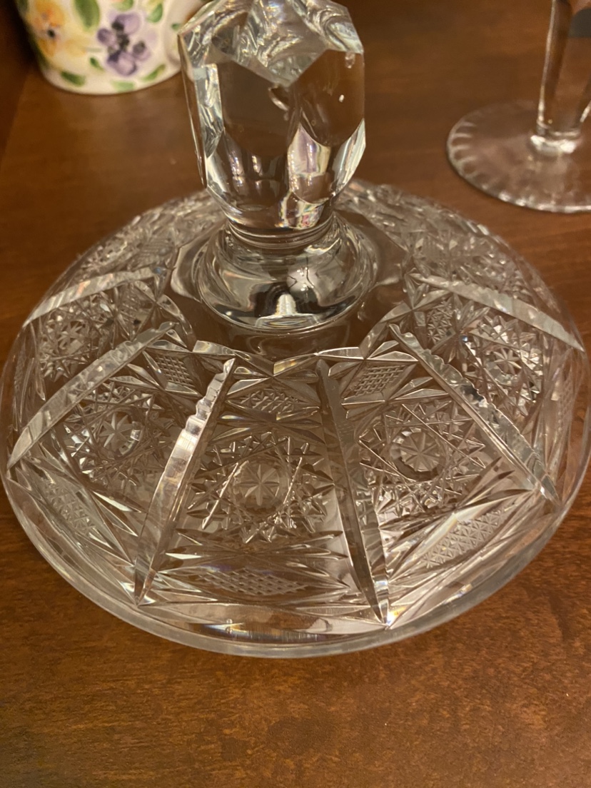 Vintage Crystal bowl & candy dish with lid image indicator(5)
