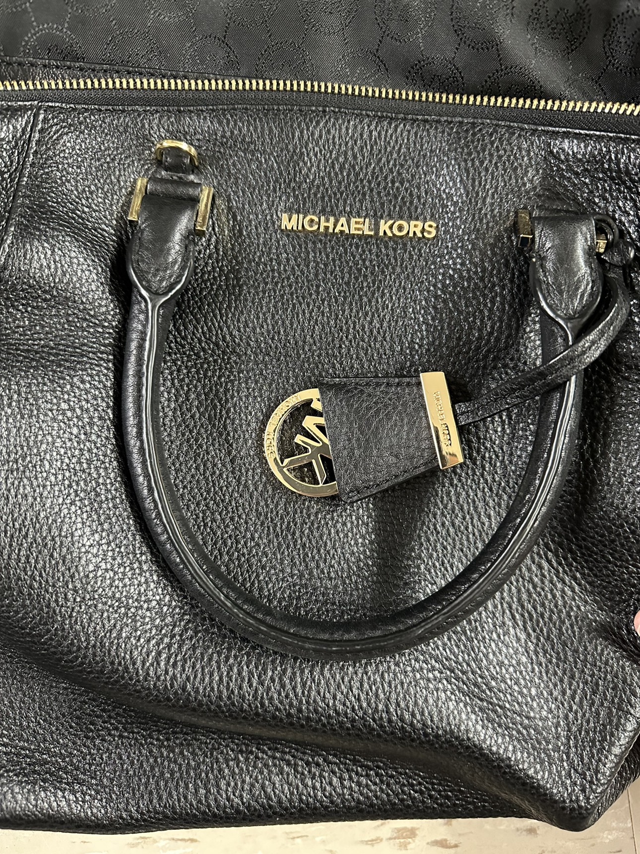 Michael Kors Riley Large Pebbled Leather Black Satchel - photo 4