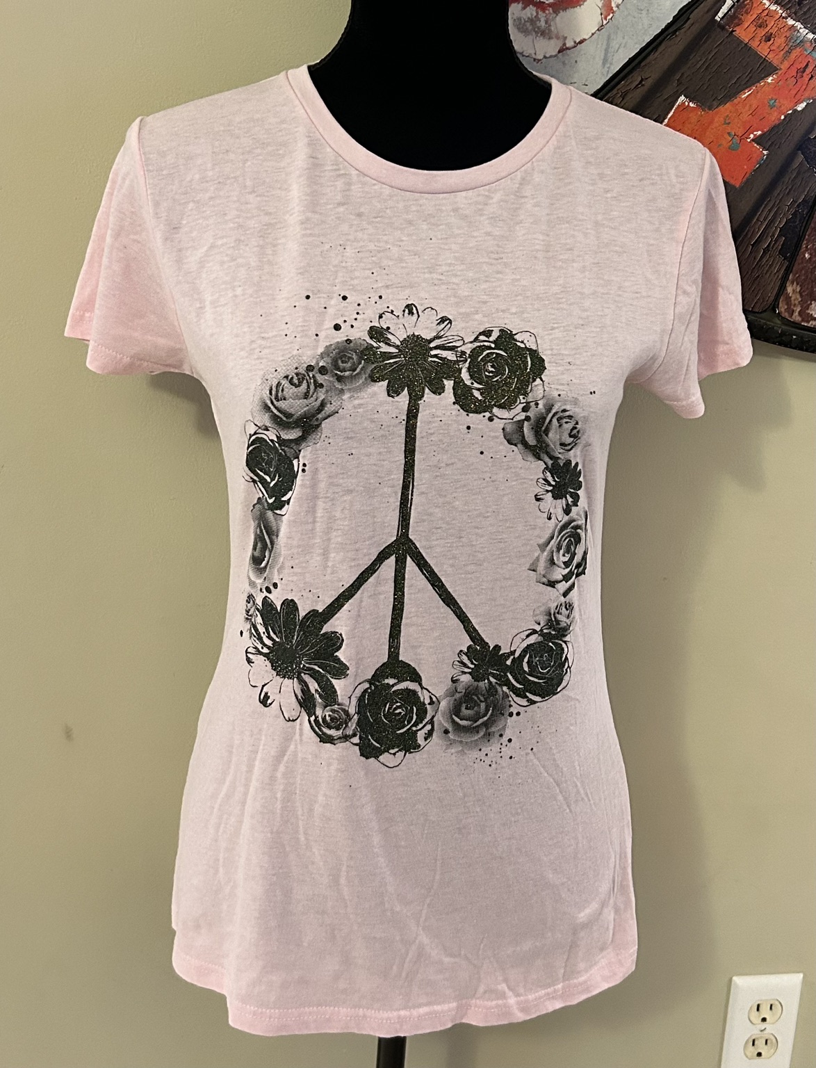 ✨✨Pink Floral Peace T-Shirt Size S