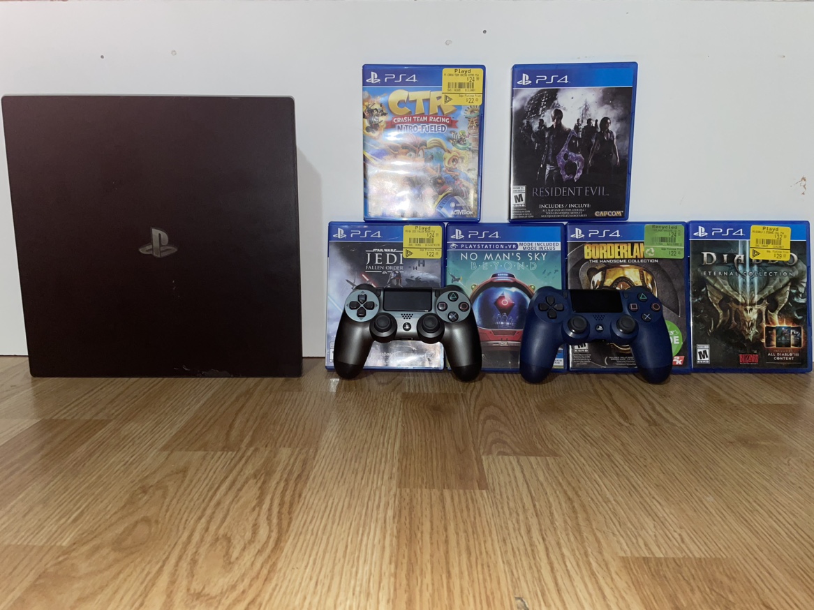 Ps 4 pro (872GB)