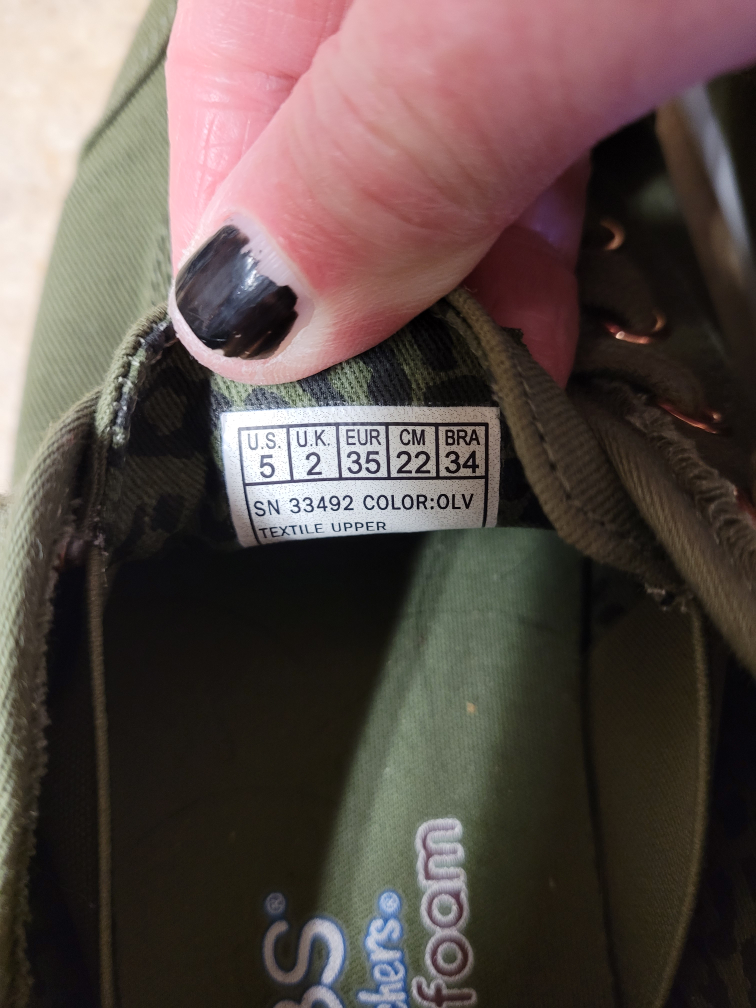 Girls Bob's slip ons size 5 image indicator(3)