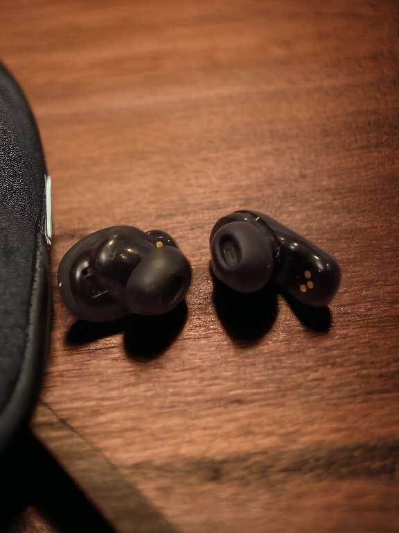 Bose Quiet Comfort Noise Cancelling Ear Buds - photo 2