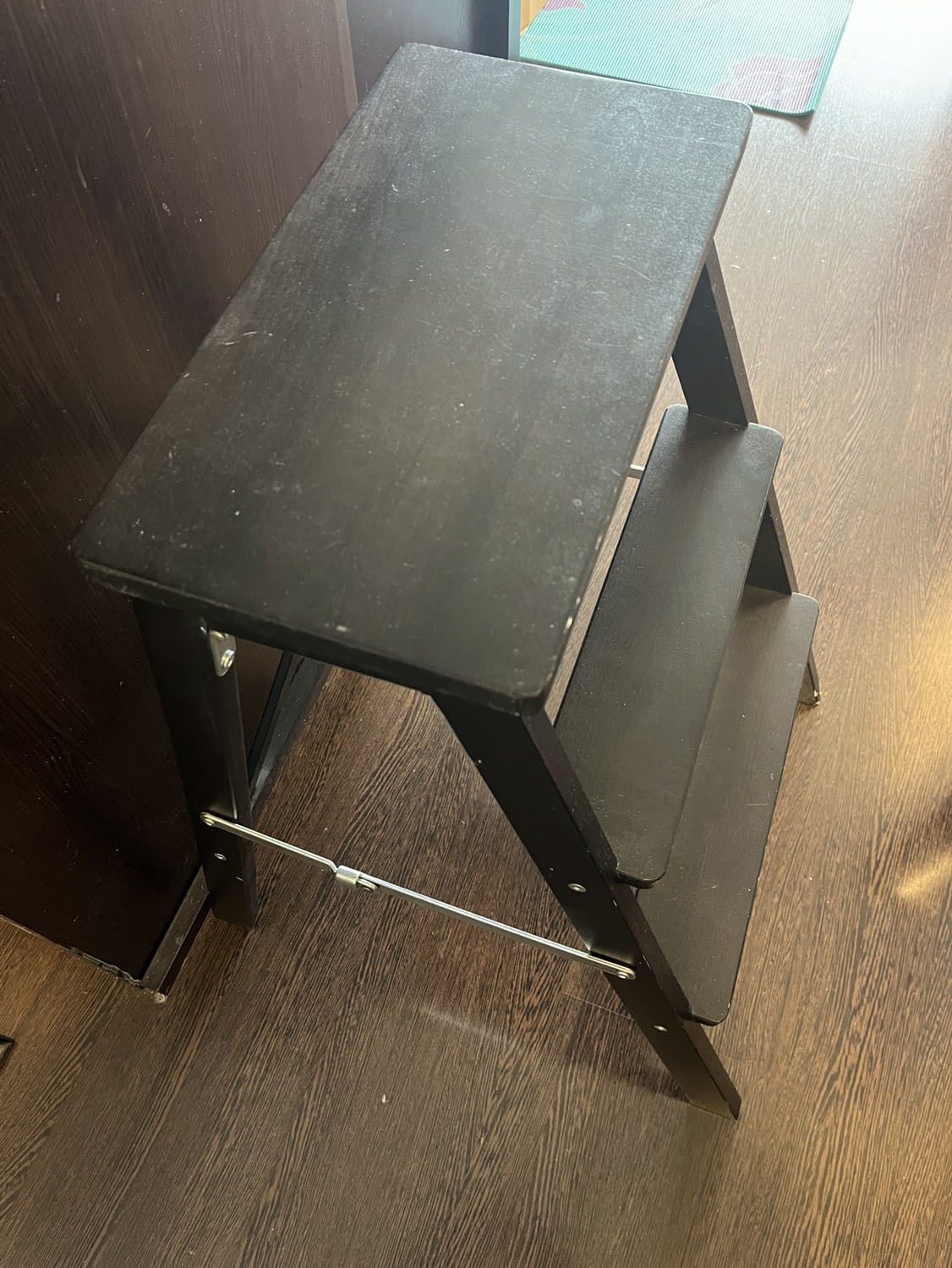 Dark brown wood step stool - photo 3