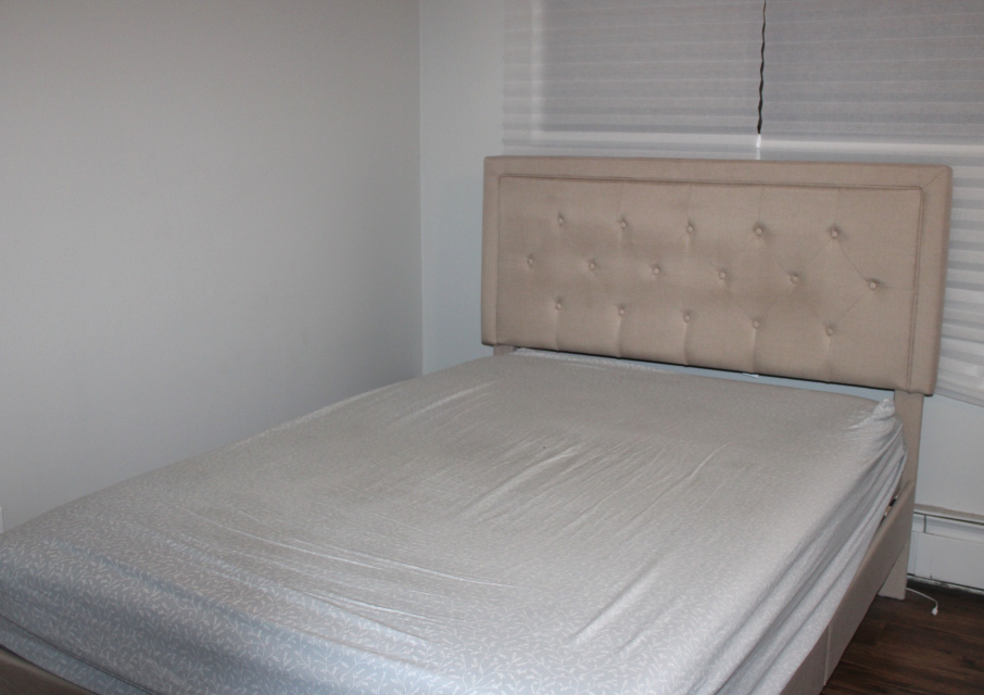 Bed frame - Double/Full - comes with mattress - photo 2