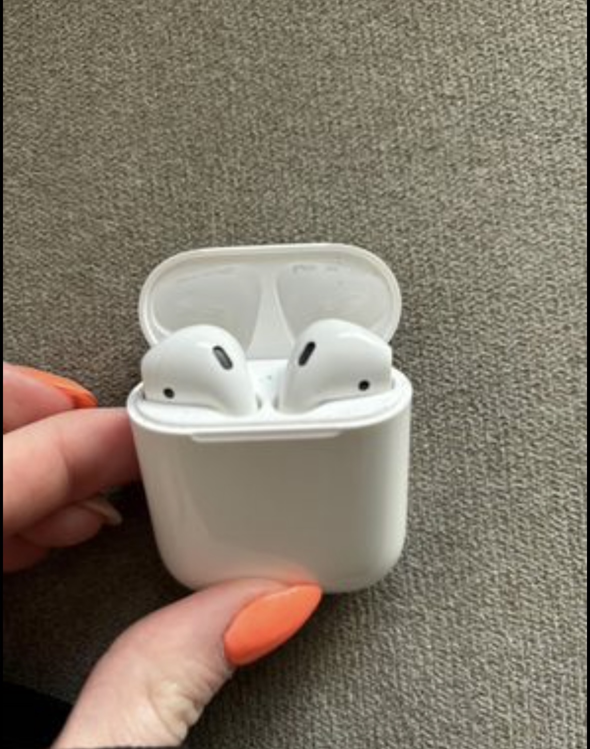 Apple AirPods - photo 2