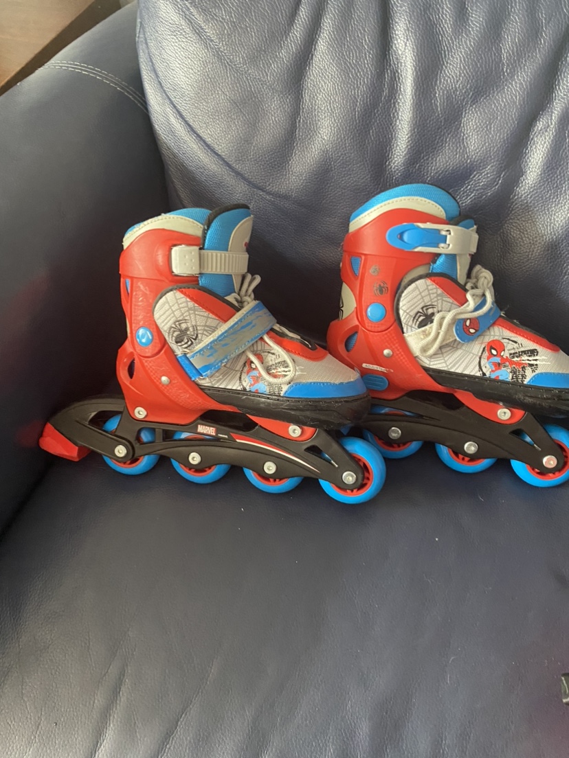 Kids roller blades adjustable size 3/5 and helmet - photo 2