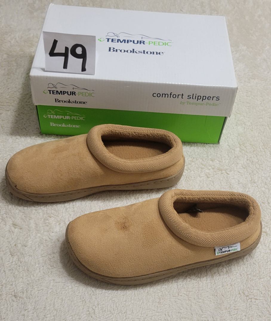 Comfort Slippers by Tempur- Pedic. Brookstone image indicator(3)