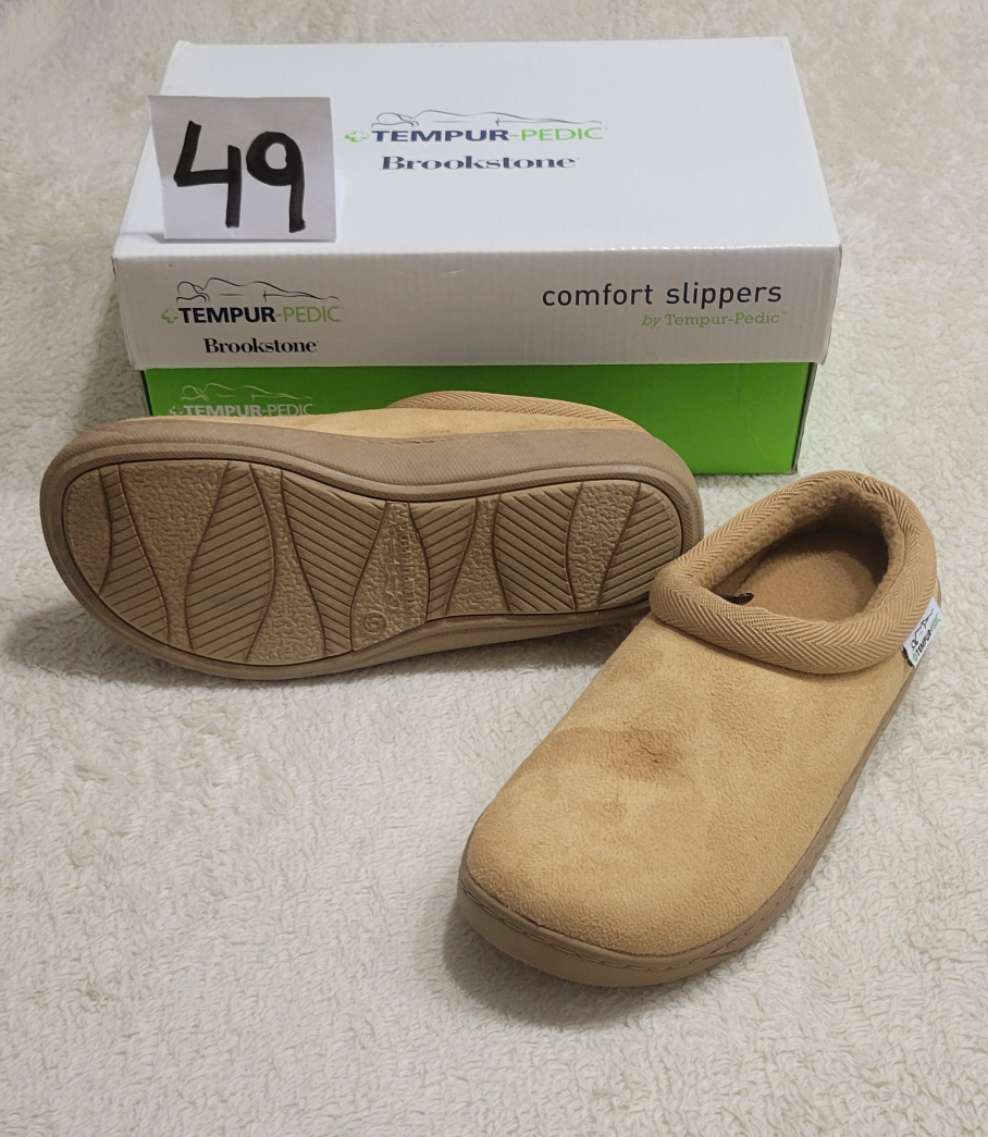 Comfort Slippers by Tempur- Pedic. Brookstone image indicator(4)