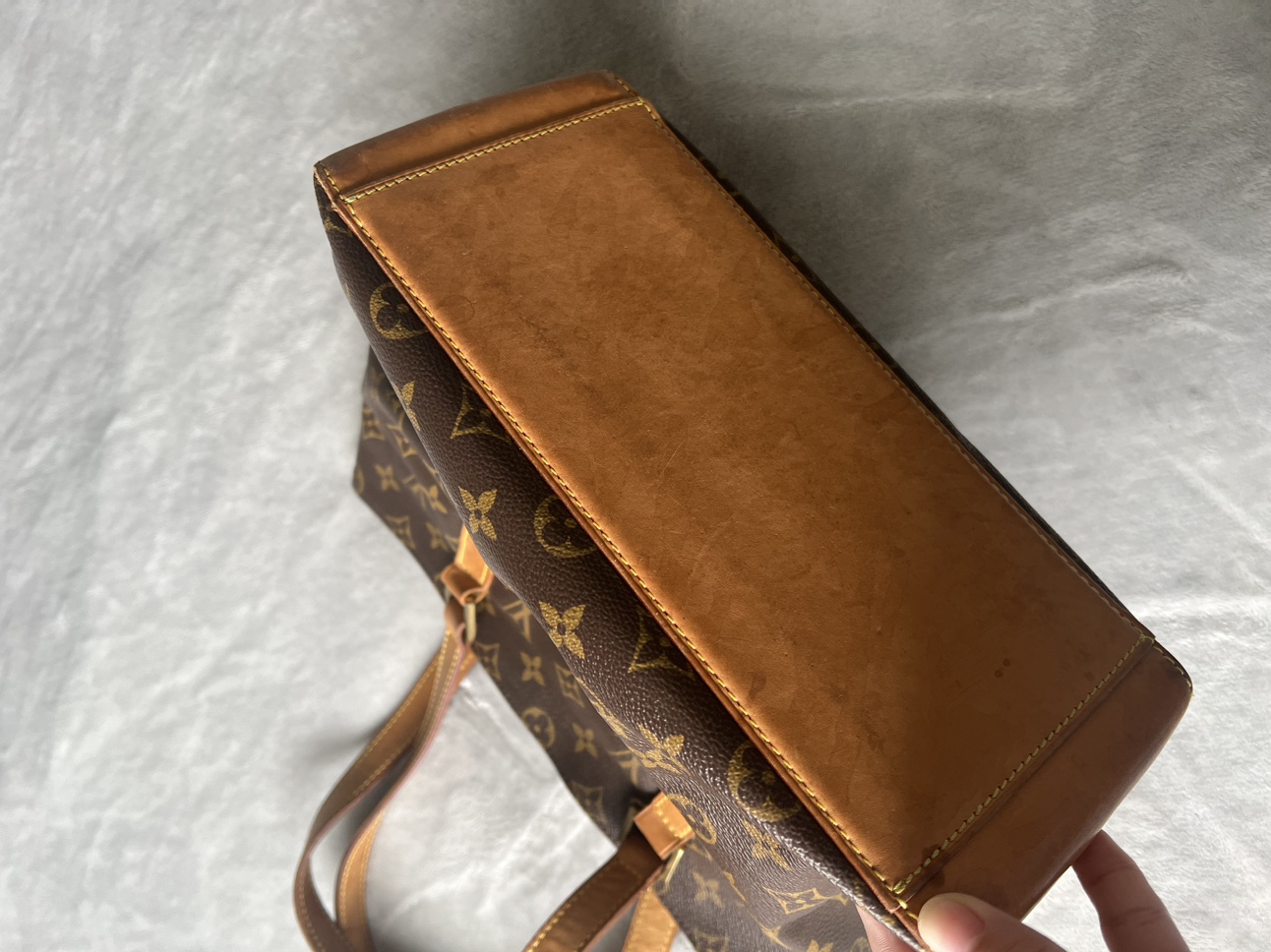LV Shoulder Bag - photo 3