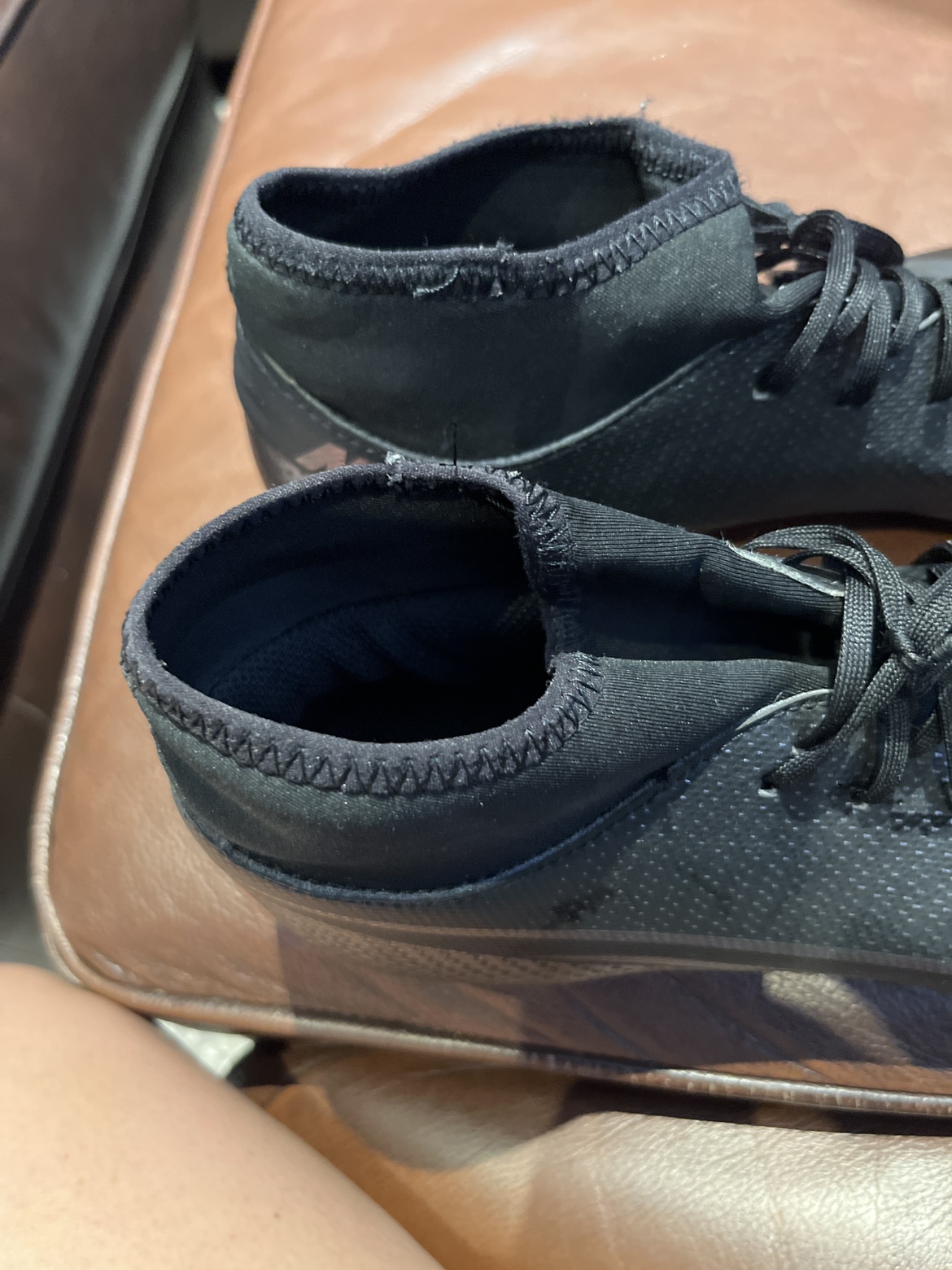 Soccer shoes image indicator(2)