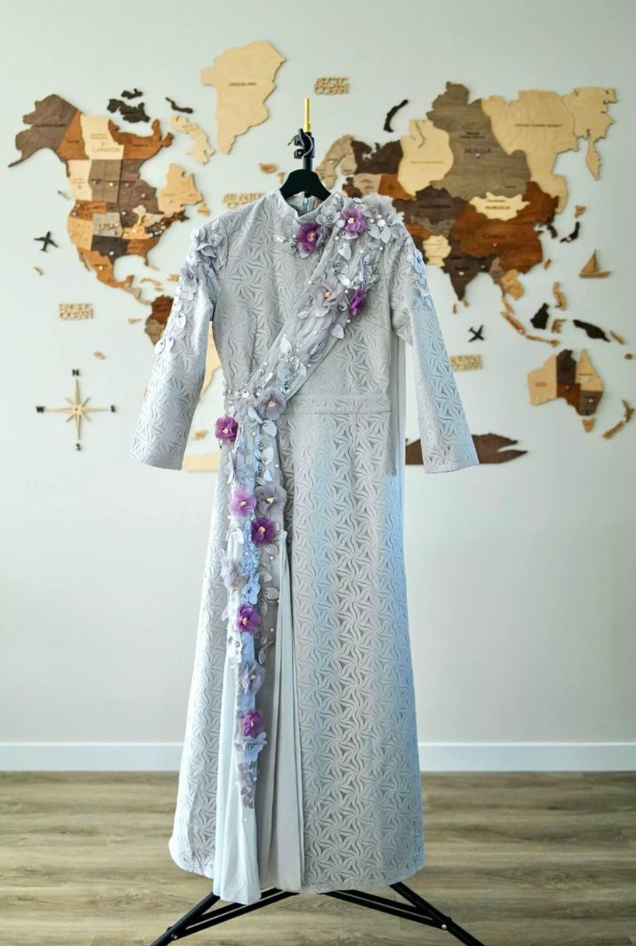 Beautiful Party Long Dress - like new thumbnail