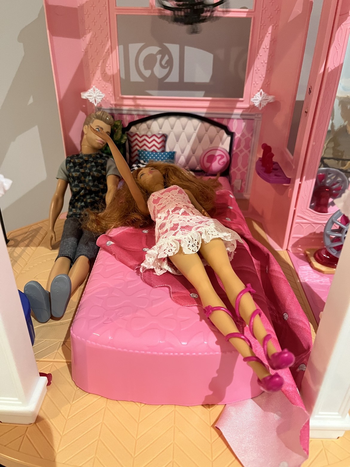 Barbie Dream house- older model CJR47 image indicator(4)
