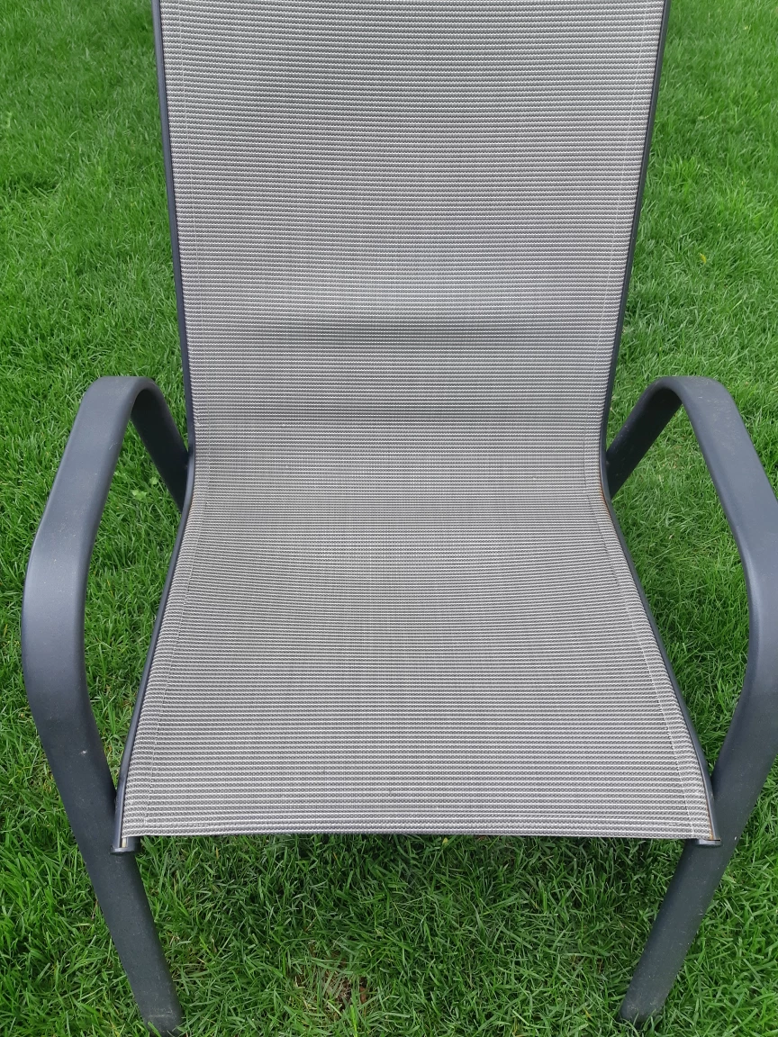 #FREECYCLE   2  outdoor chairs 🌸