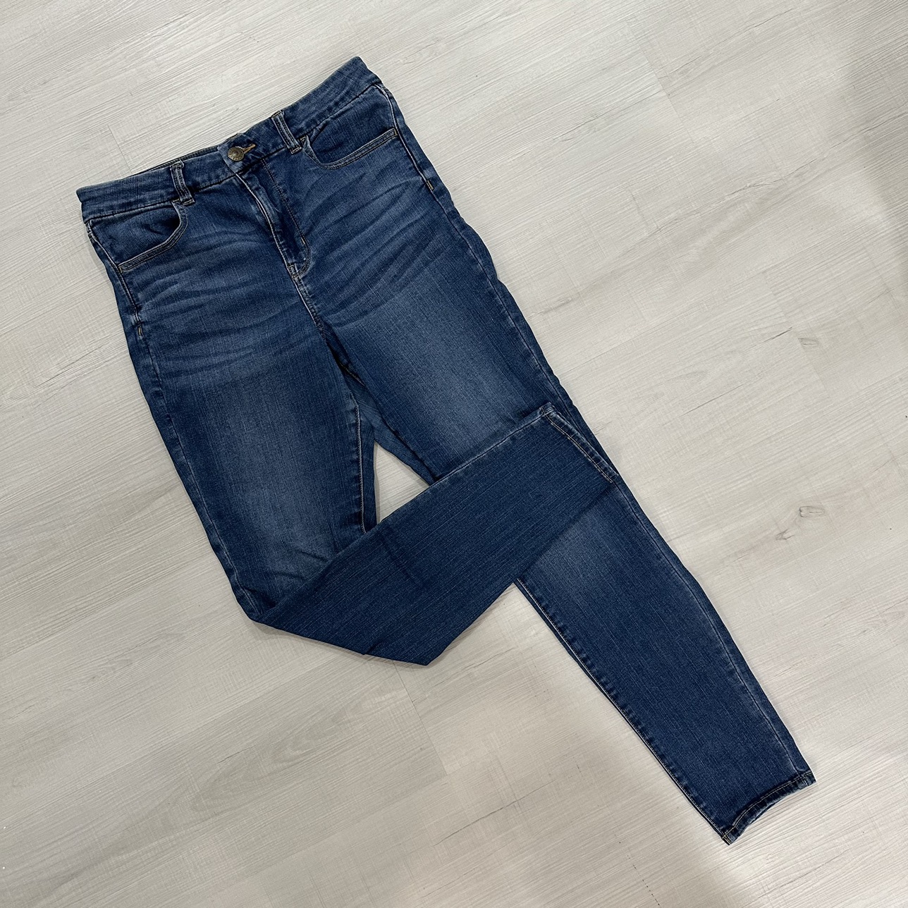 American Eagle Outfitters Denim Curvy High-Rise Jeans thumbnail