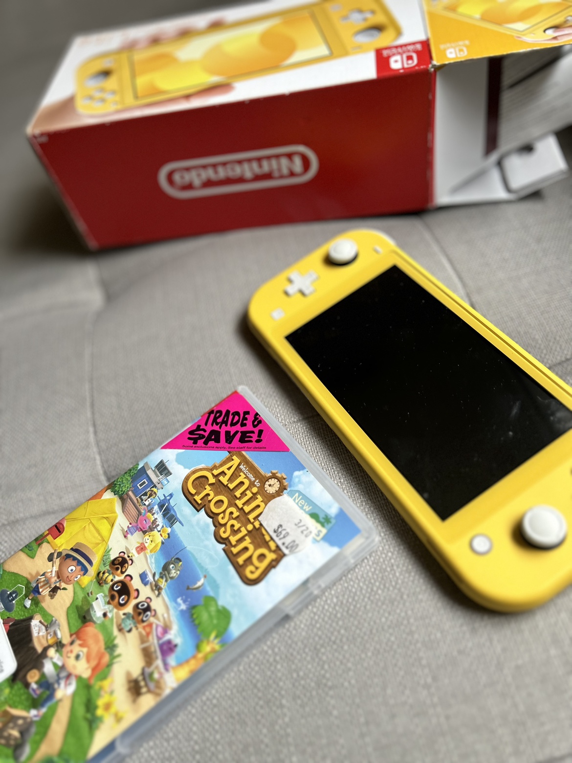 Nintendo switch light + animal crossing game - photo 2