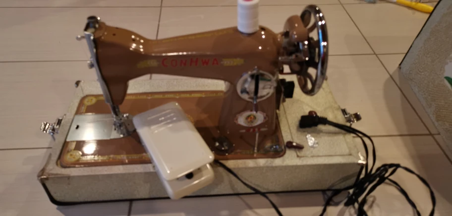 electric sewing machine - photo 3