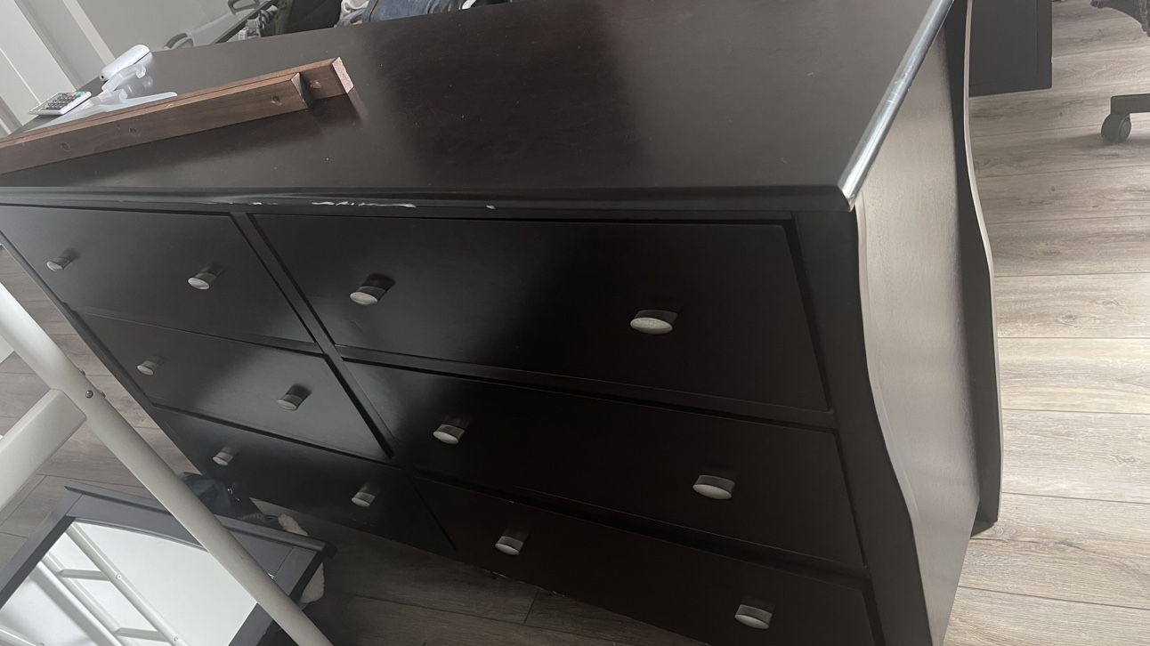 Dresser with mirror 100%good