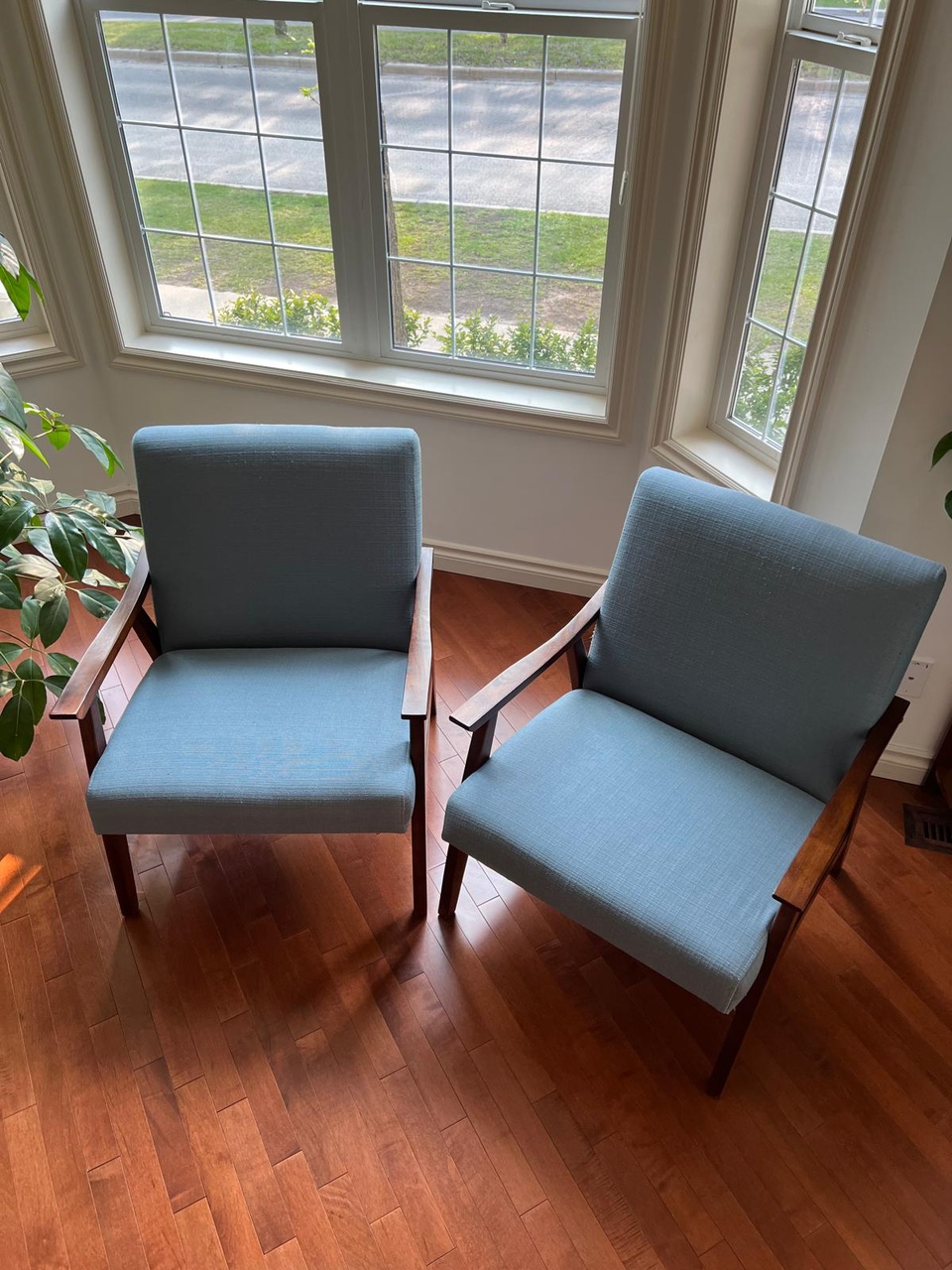 Contemporary armchairs