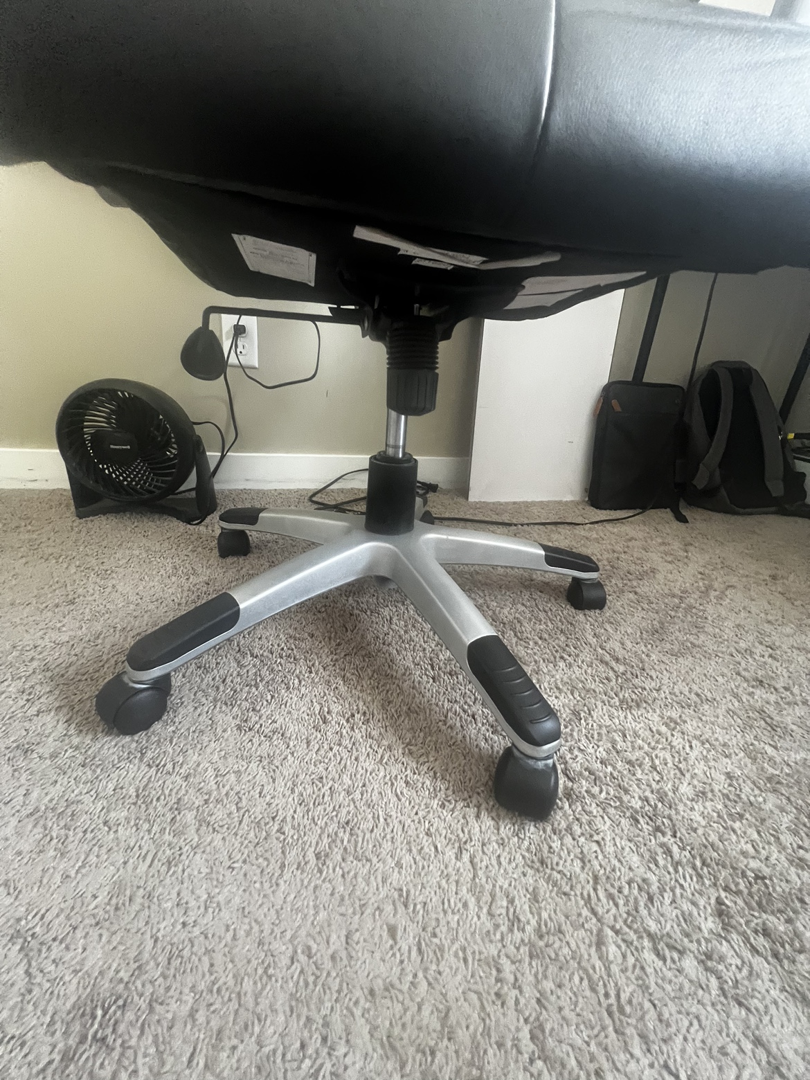 Office table & chair - photo 2