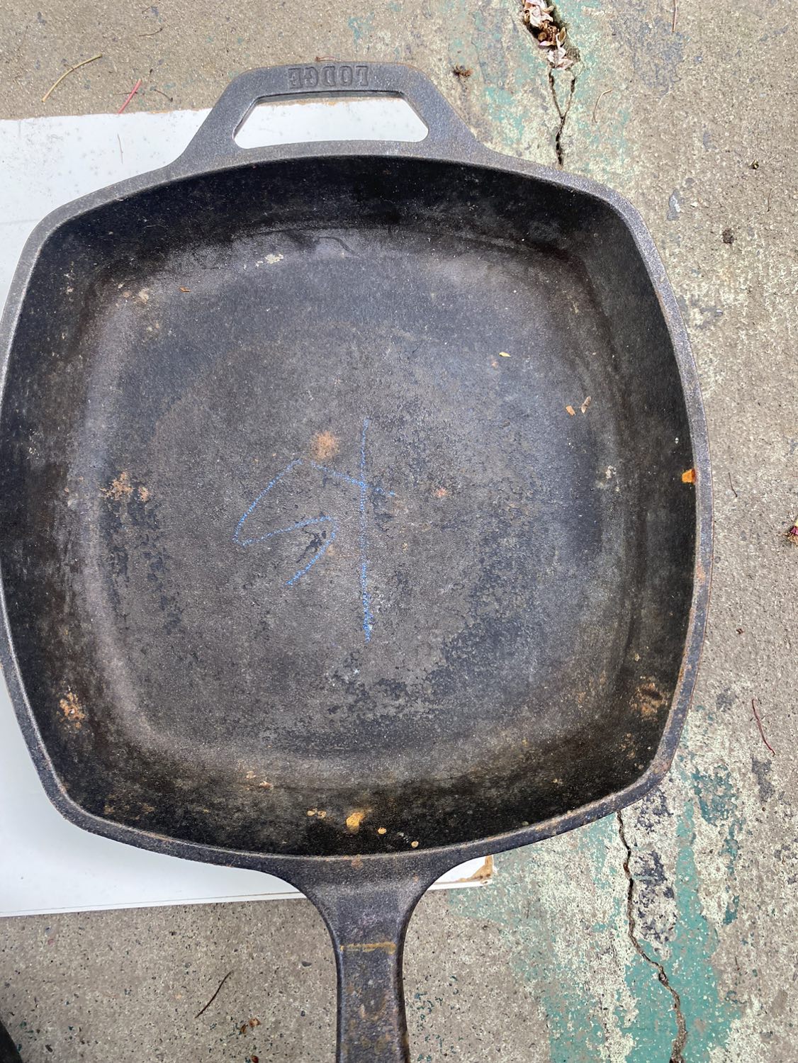 Lot 5 LODGE square and round skillets - photo 5