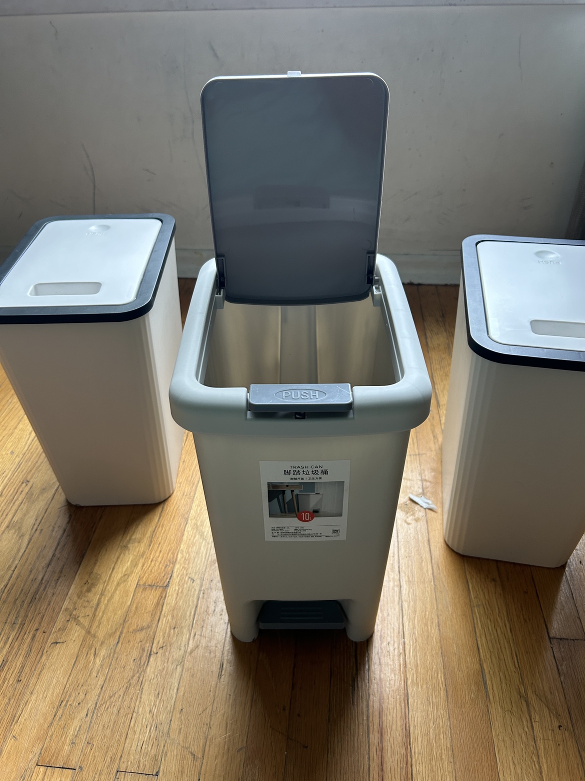 Dustbin new not used / each for $12 - photo 2