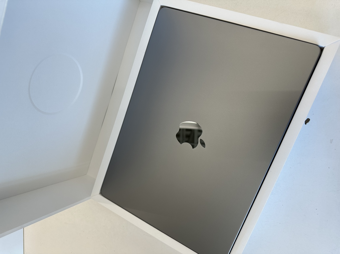 MacBook Pro M3 14” (512/8gb) thumbnail