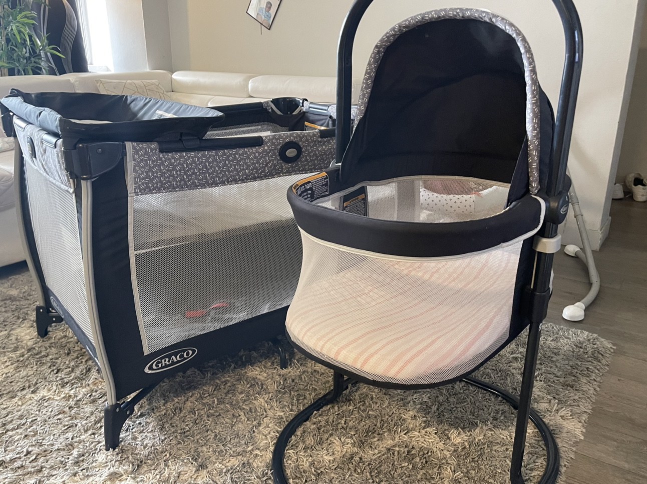 Graco pack n play day2dream, bassinet, playard and Rainier - photo 3