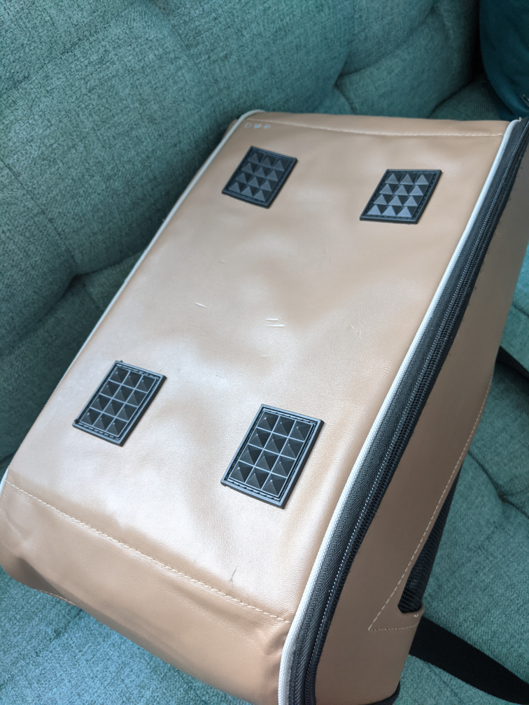 Small pet carrier 🐕🐈(moving sale!) image indicator(3)