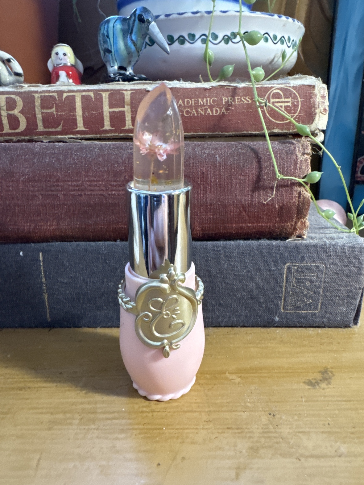 Beautiful lip gloss! image indicator(2)