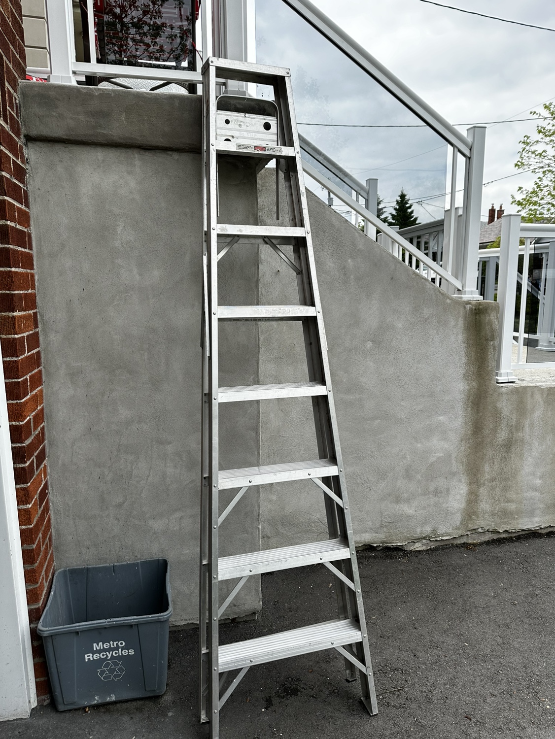 Ladder 8ft Aluminum thumbnail
