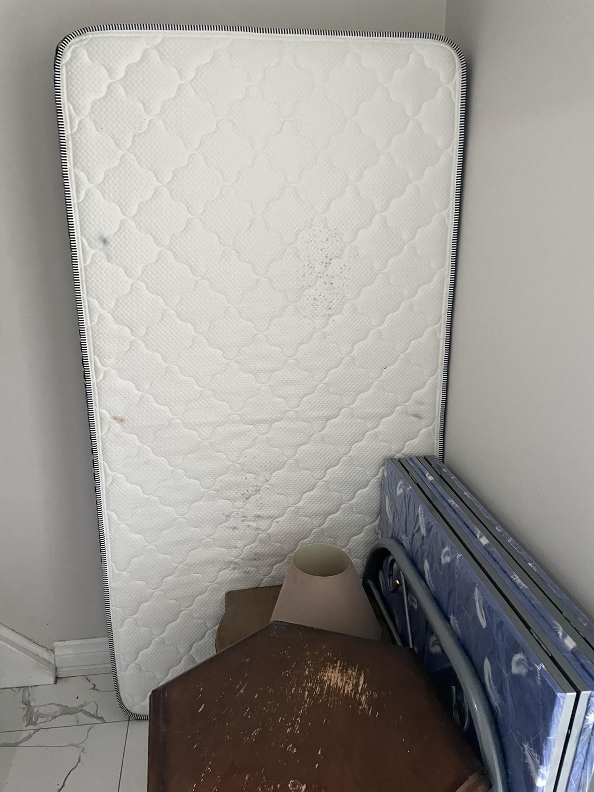 Folding Bed and mattress (both single) for sale ; used like new - photo 3